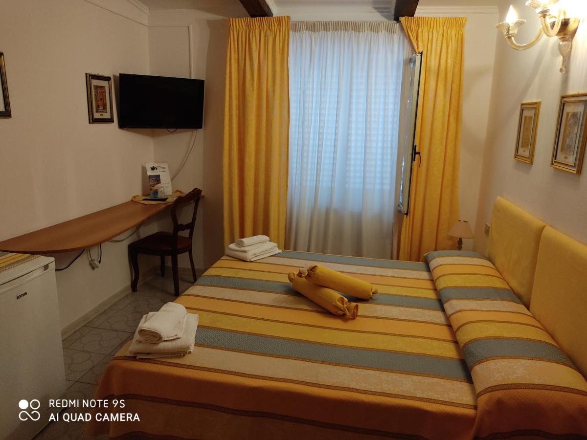 Hotel La Calabrese Isola Di Capo Rizzuto Exteriör bild