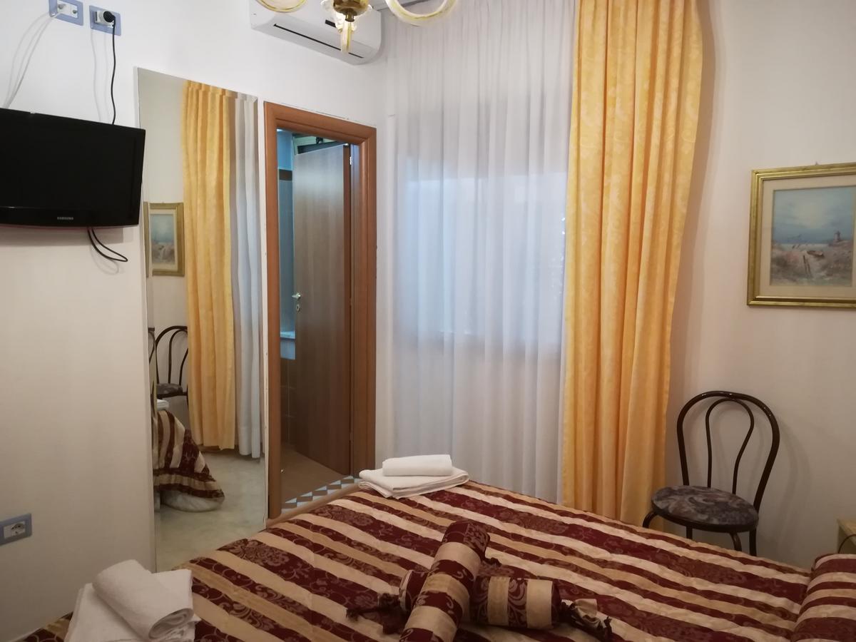 Hotel La Calabrese Isola Di Capo Rizzuto Exteriör bild