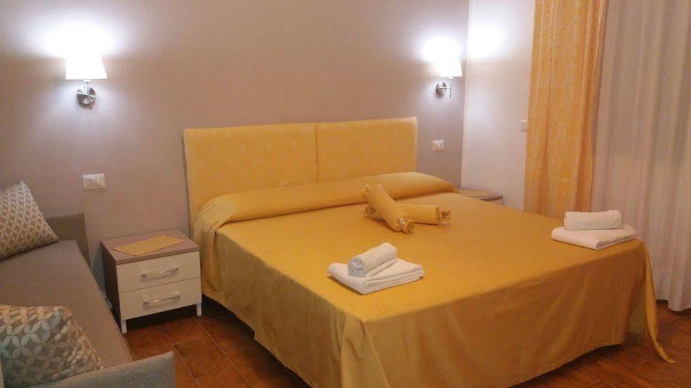 Hotel La Calabrese Isola Di Capo Rizzuto Exteriör bild